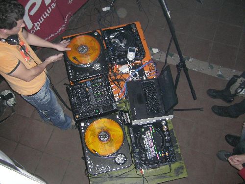 DJ  Action -      .    .     -